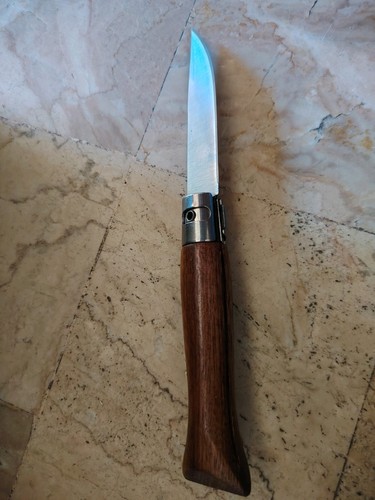 Coltello pieghevole militare