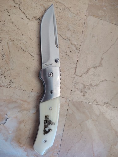 Coltello pieghevole militare